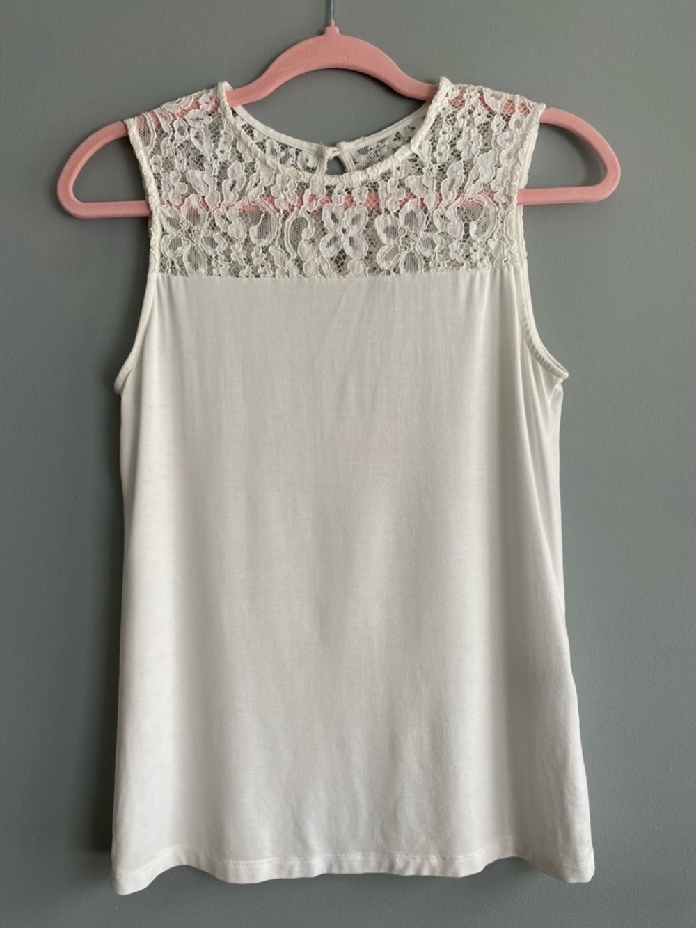 Simon’s Contemporaine lace detail blouse